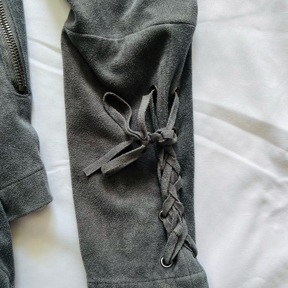 CUPCAKES and CASHMERE Brislin Faux Suede Drape Jacket - Picture 5 of 9